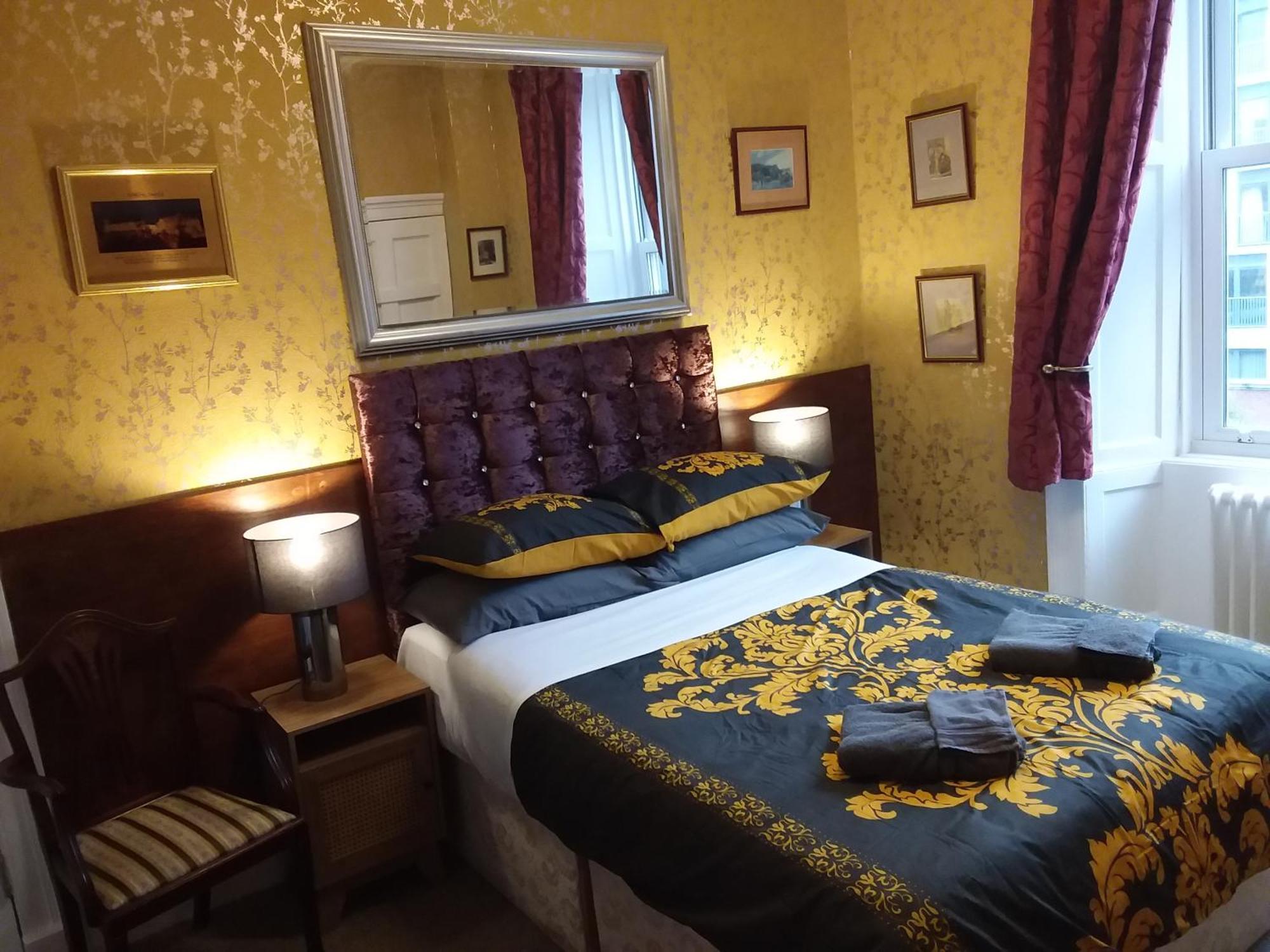 Ivy- Braveheart Guest House, Edinburgh